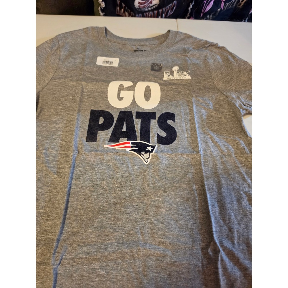 Nike New England Patriots Go Pats Super Bowl LII Gray Graphic T-Shirt Womens‎ M